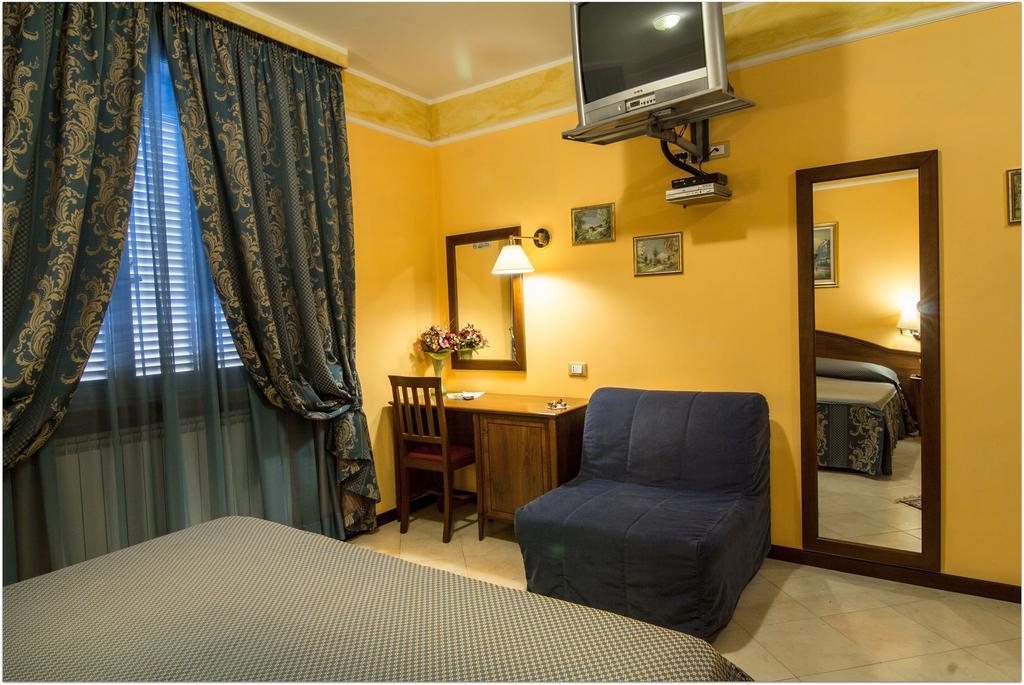 تْشامبينو B&B Degli Amici الغرفة الصورة