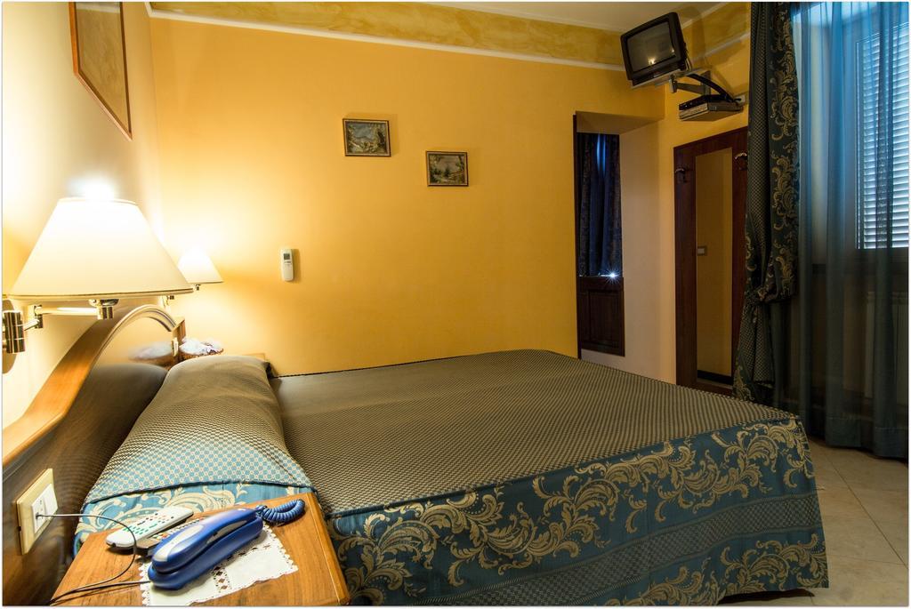 تْشامبينو B&B Degli Amici الغرفة الصورة