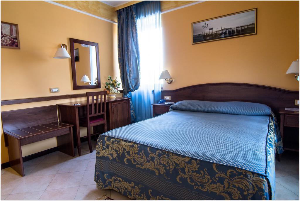تْشامبينو B&B Degli Amici الغرفة الصورة